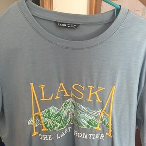 SHEIN Gray Alaska Graphic Tee